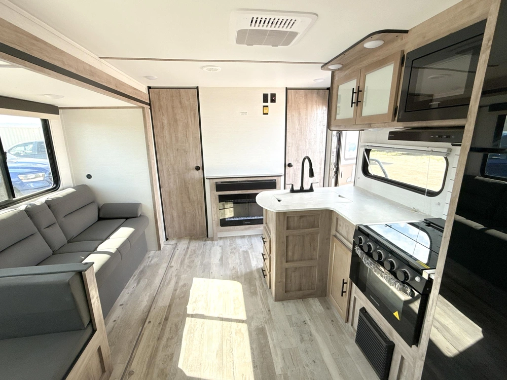 2025 Gulf Stream Ameri-lite Travel Trailer alt