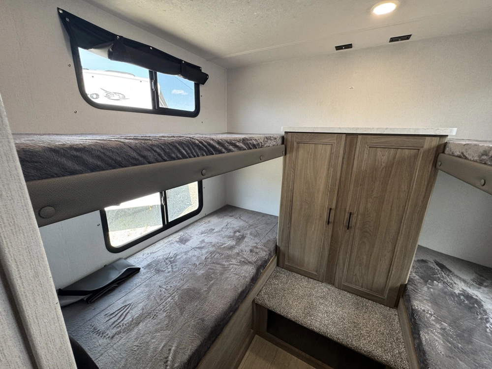 Coachmen Freedom Express Select 29se 2025 alt