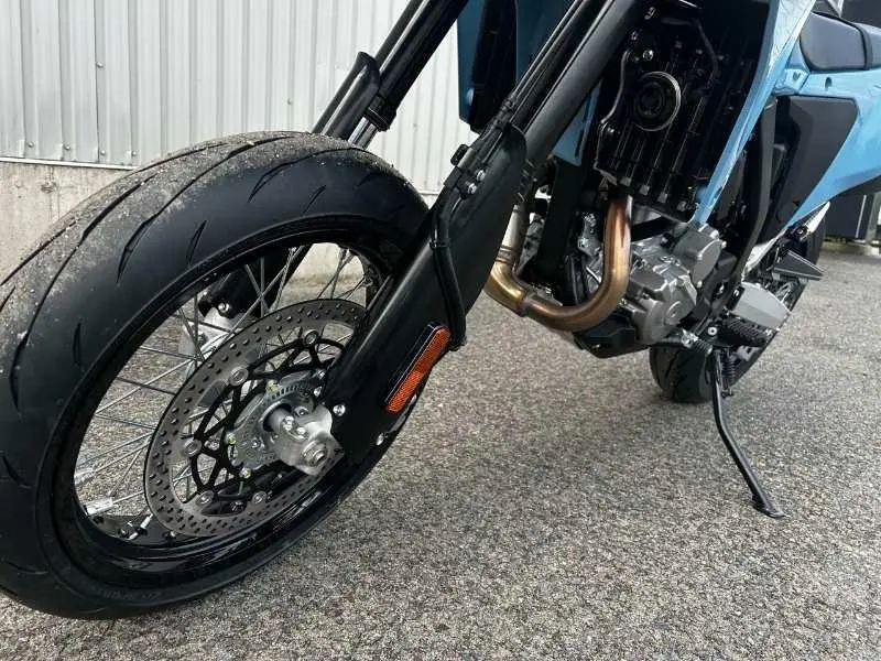 2025 Suzuki DR-Z4SM thumbnail 3