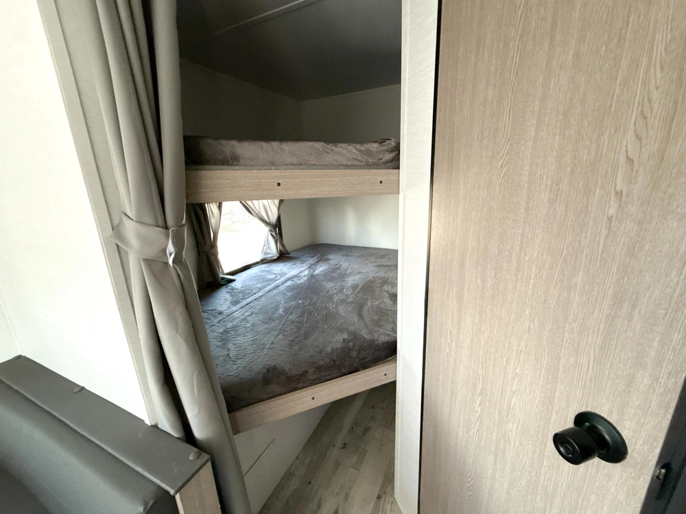 2025 Gulf Stream 26bhg Ameri-lite Travel Trailer alt