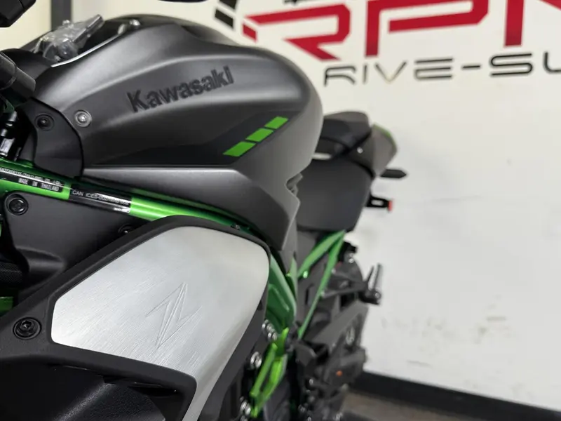 2025 Kawasaki Z900 thumbnail 10
