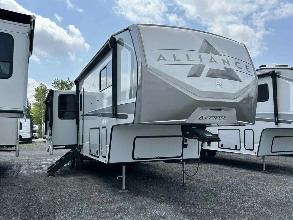 Alliance RV Avenue 2025 - 32RLS