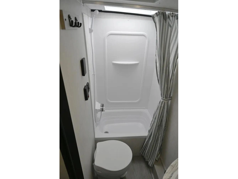 Coachmen Apex 208bhs 2026 alt