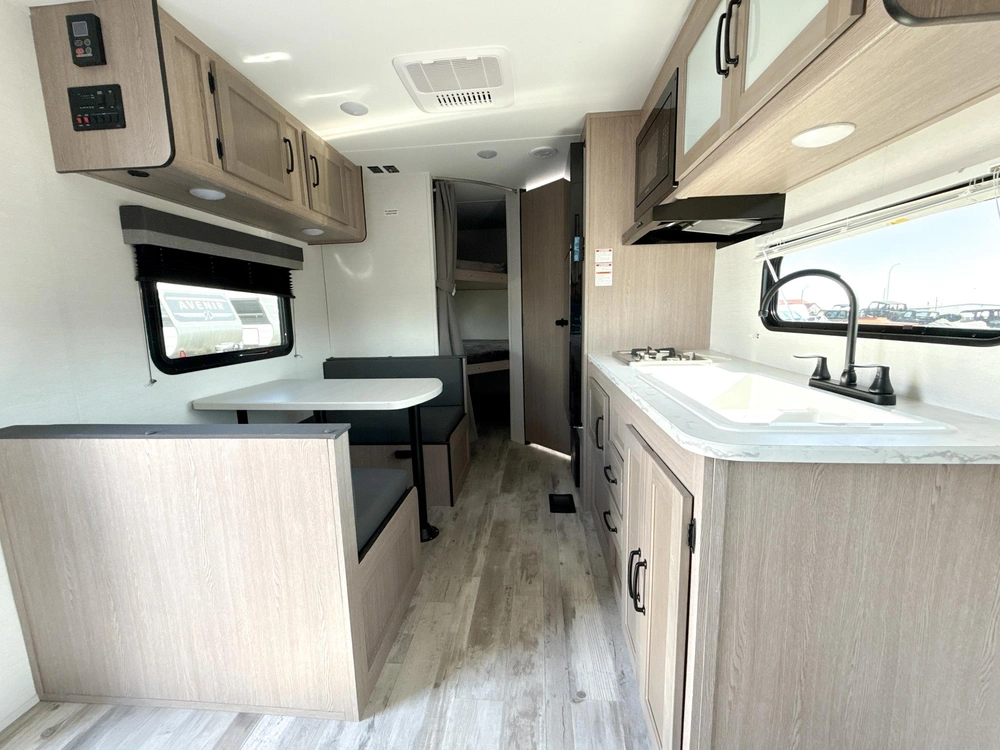 2025 Gulf Stream 26bhg Ameri-lite Travel Trailer alt