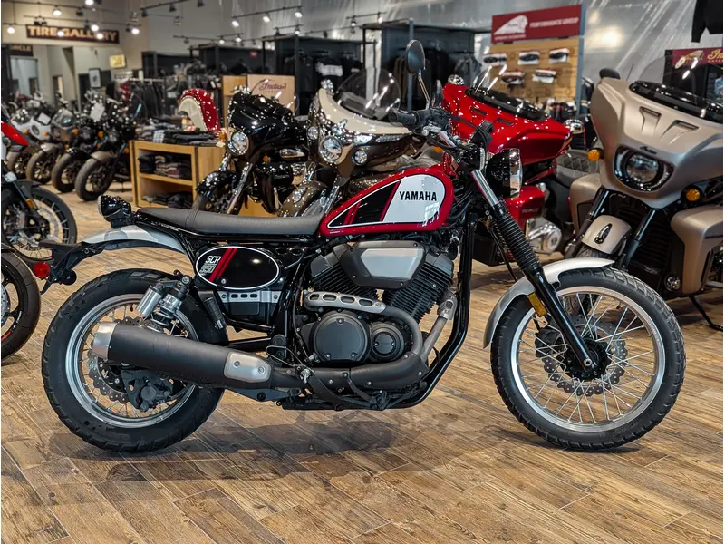 2017 Yamaha SCR950 // Charcoal Silver and Rapid Red