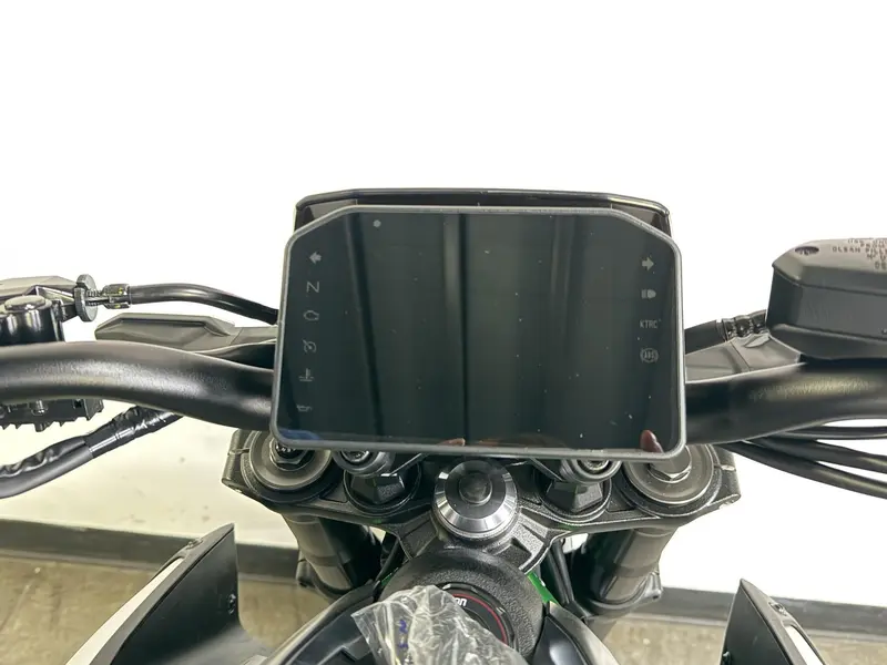 2025 Kawasaki Z900 thumbnail 26
