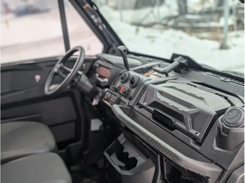 2025 Can-Am Defender Limited HD10