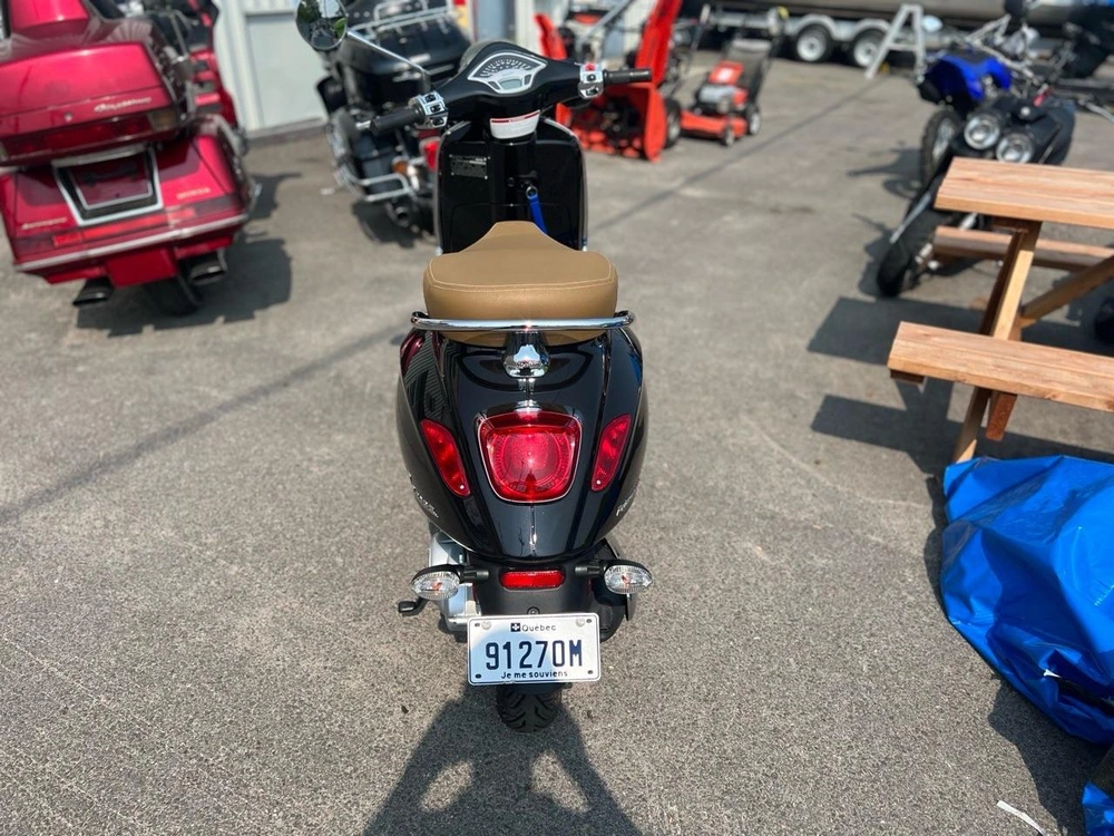 2023 Vespa Primavera 50 alt