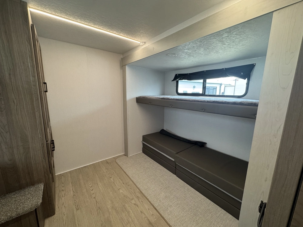 Coachmen Freedom Express Select 31se 2026 alt