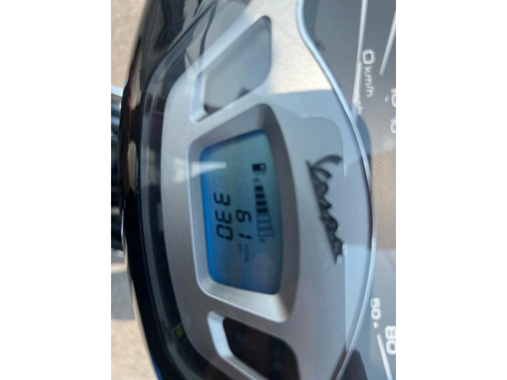 2023 Vespa Primavera 50 alt