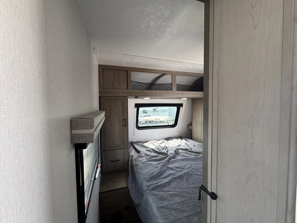 Coachmen Freedom Express Select 29se 2025 alt