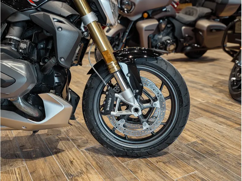 2019 BMW R 1250 R // Black Storm Metallic