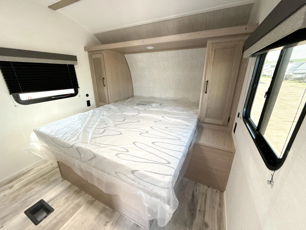 2025 Gulf Stream 26bhg Ameri-lite Travel Trailer alt