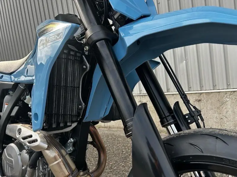 2025 Suzuki DR-Z4SM thumbnail 18