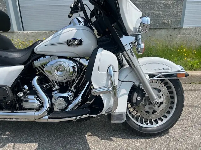 Harley-Davidson FLHTCU Electra Glide UltraFLHTCU 2013