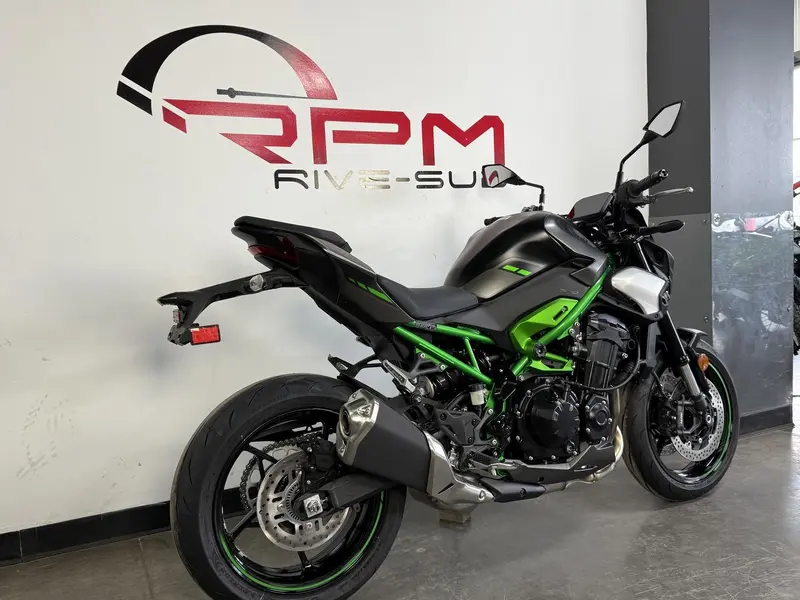 2025 Kawasaki Z900 thumbnail 3