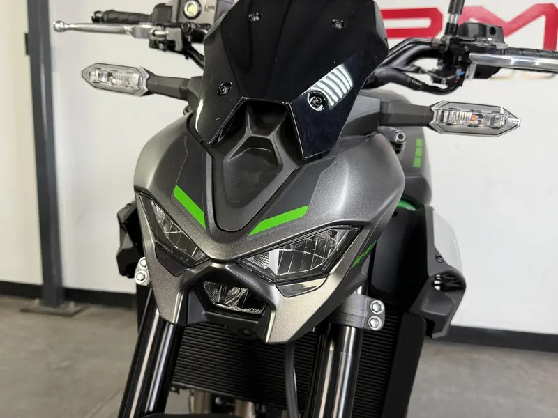 2025 Kawasaki Z900 thumbnail 9