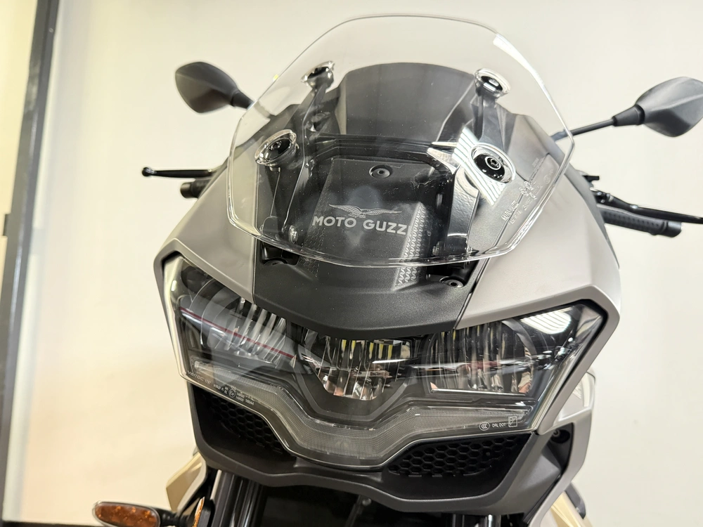 Moto Guzzi V100 Mandello 2024 alt