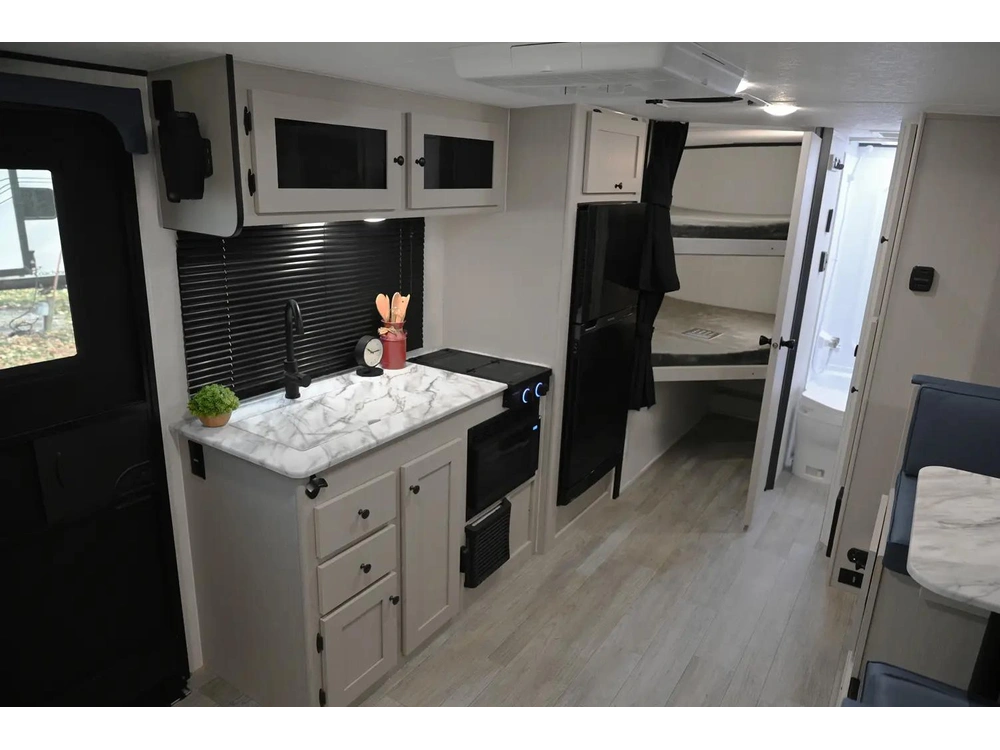 Coachmen Apex 208bhs 2026 alt
