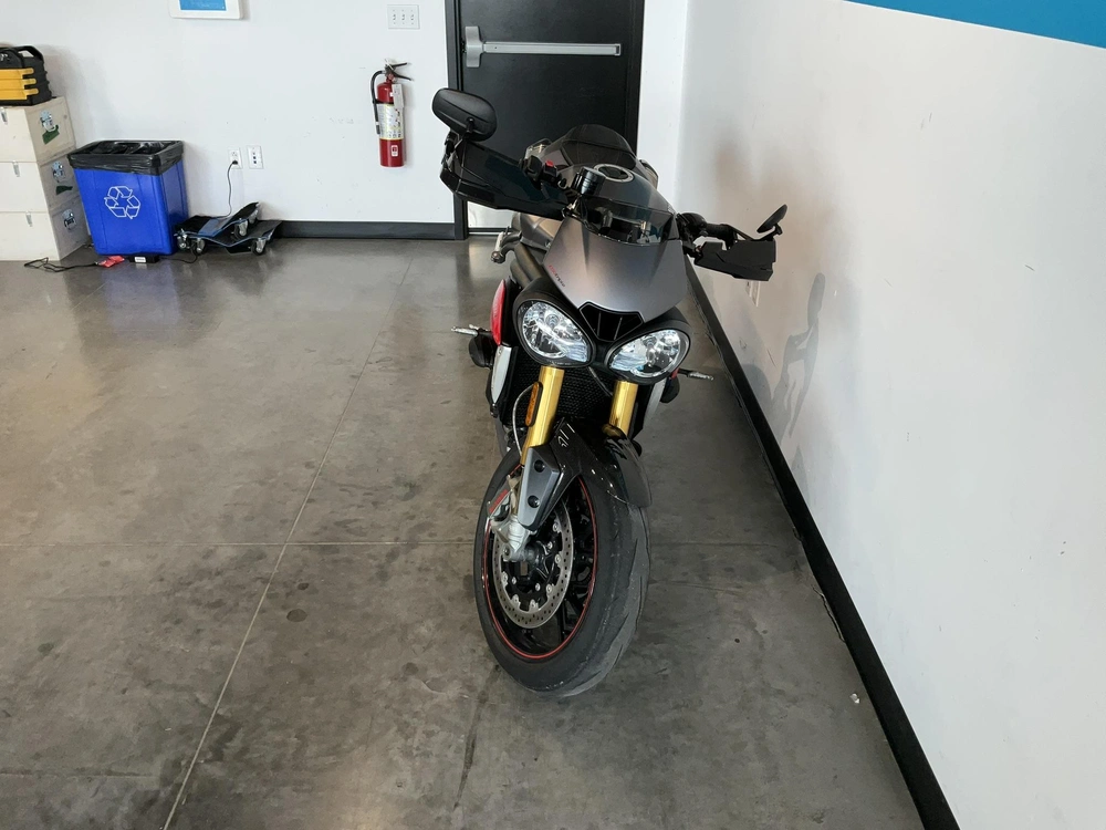 Triumph Speed Triple R 2017 alt