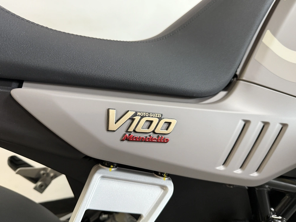 Moto Guzzi V100 Mandello 2024 alt