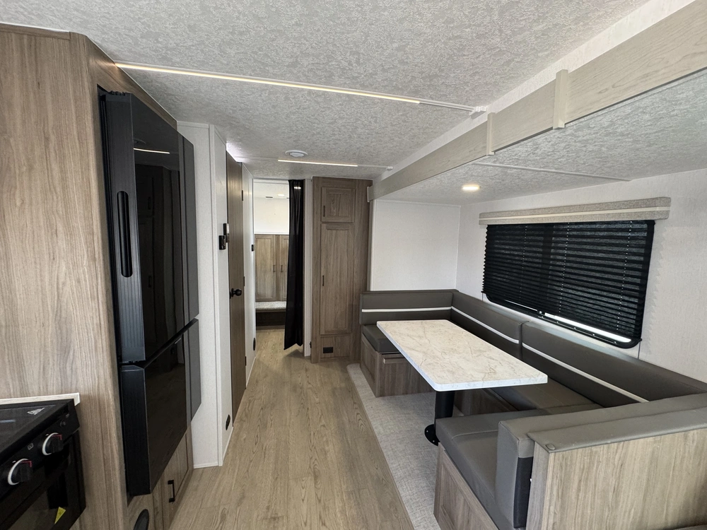 Coachmen Freedom Express Select 29se 2025 alt