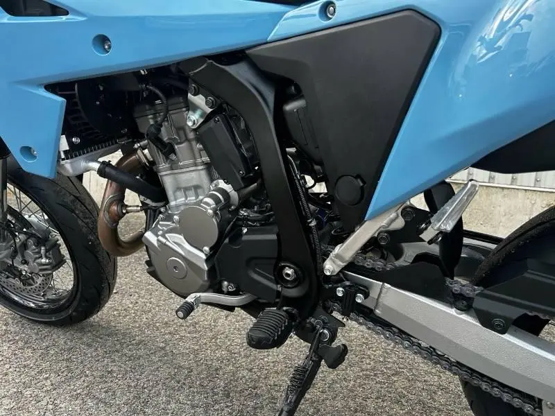 2025 Suzuki DR-Z4SM thumbnail 4