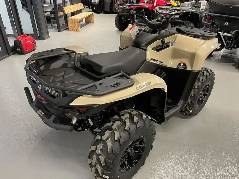 2025 Can-Am OUTLANDER 700 PRO XU HD7