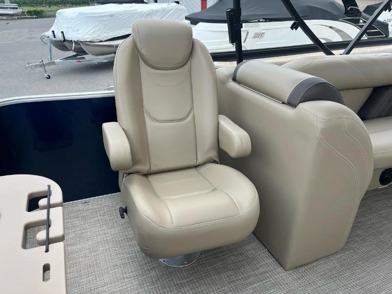 Sylvan Mirage 8522 Party Fish 115hp 2026 alt