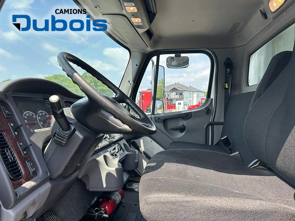 2019 Freightliner M2-106 alt