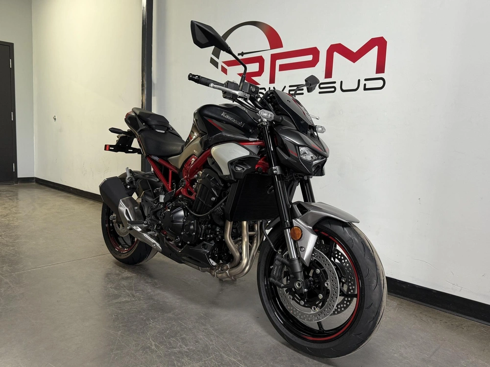 2025 Kawasaki Z900 *5.99% Jusqu'à 84 Mois💳 alt