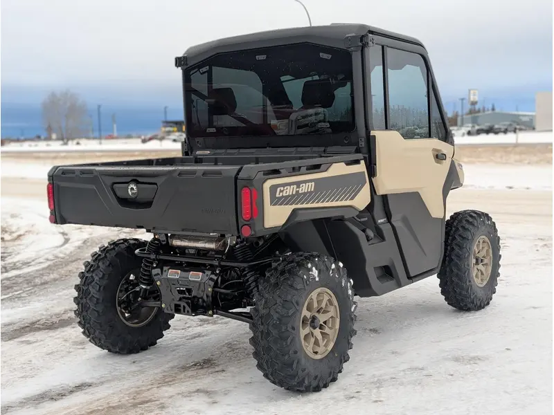 2025 Can-Am Defender Limited HD10