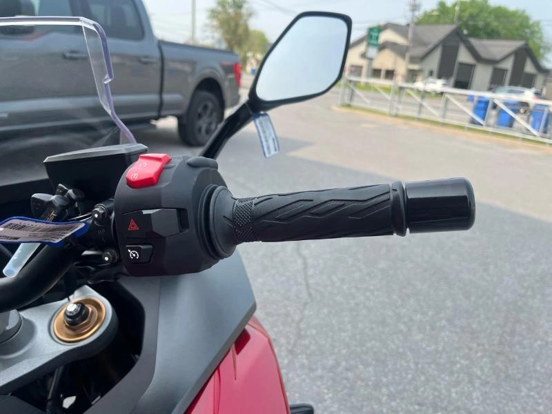 Suzuki Gsx-s1000gt+ 2025 alt