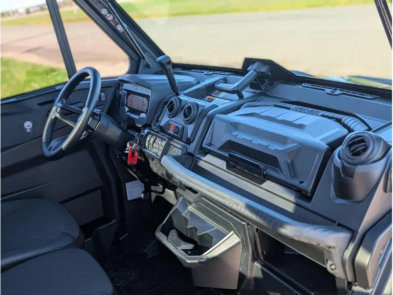 2025 Can-Am Defender Limited HD10