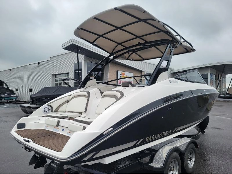 Yamaha 242 Limited S 2016 alt