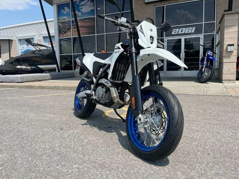 2025 Suzuki Dr-z4sm alt