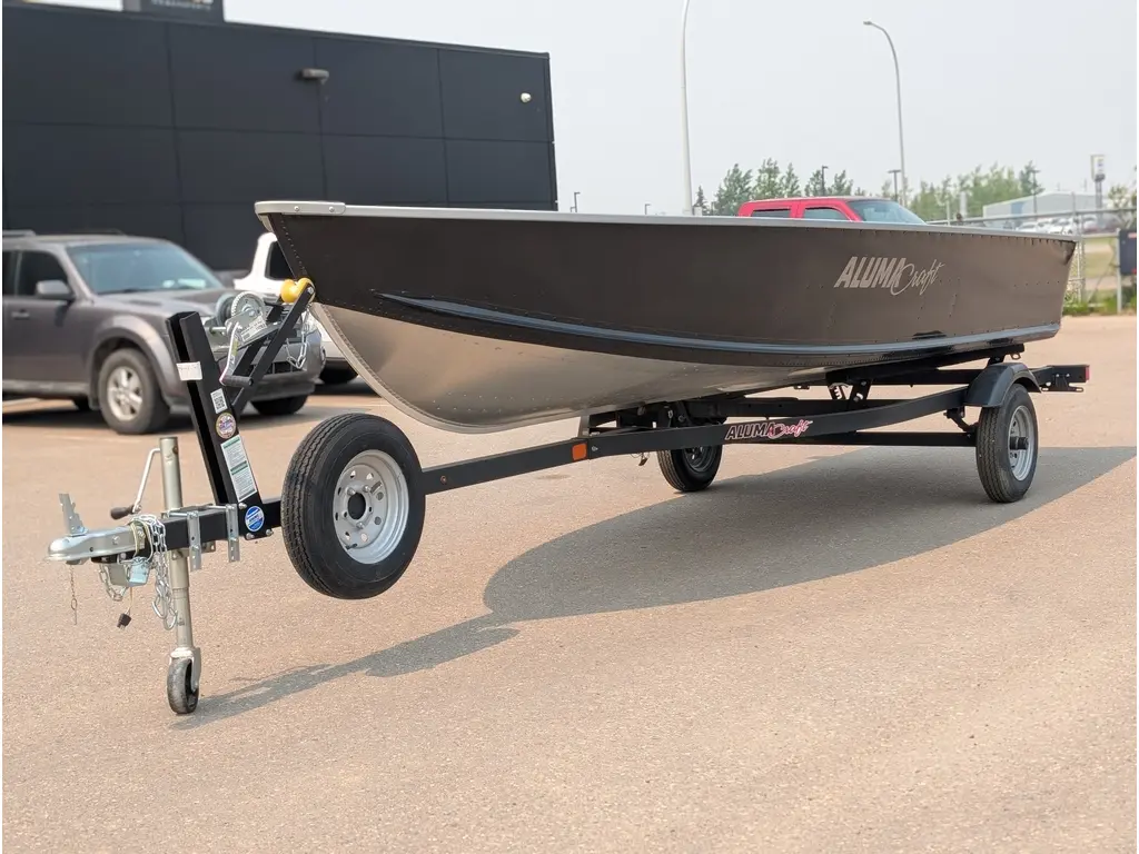 2024 Alumacraft V16 w/Full Vinyl Floor - Trailer Included