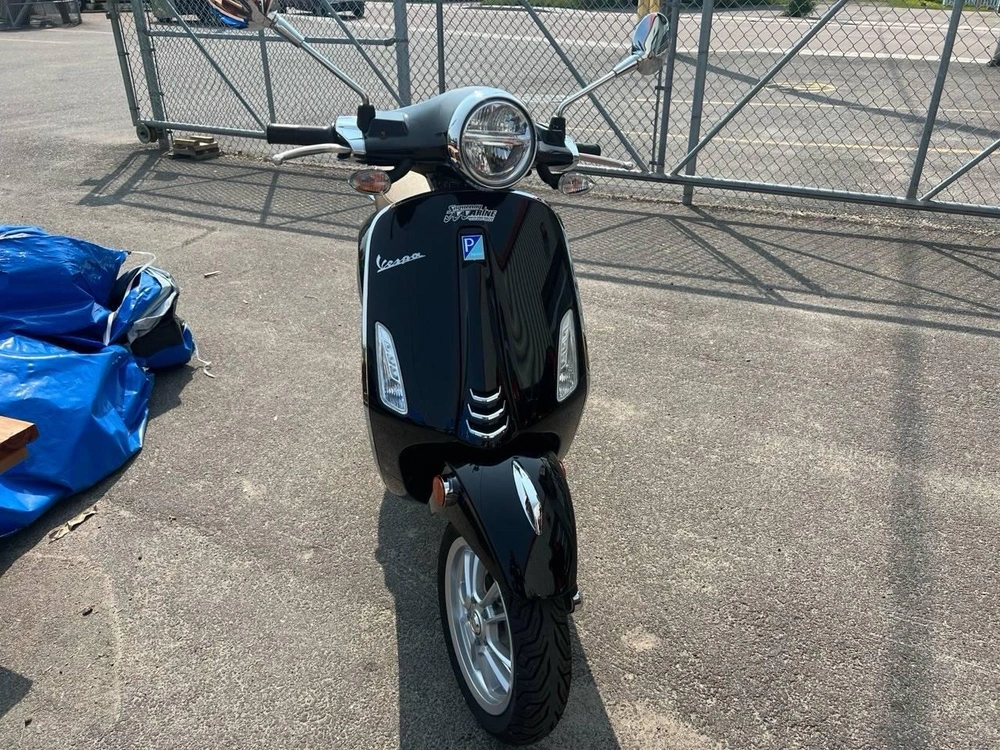 2023 Vespa Primavera 50 alt