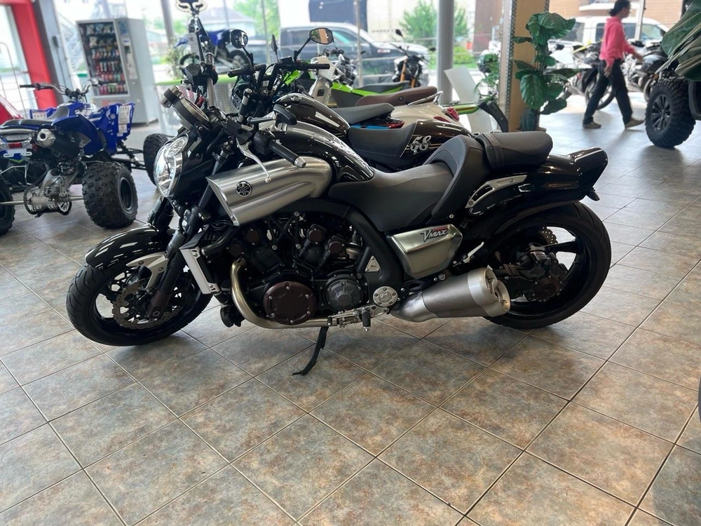 Yamaha Vmax 1700 2009 alt