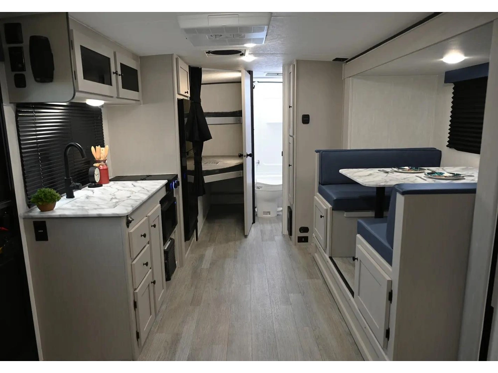 Coachmen Apex 208bhs 2026 alt