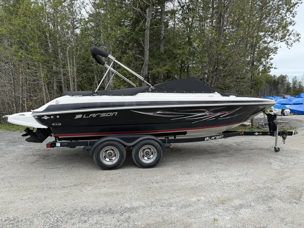 2013 LARSON LX225S