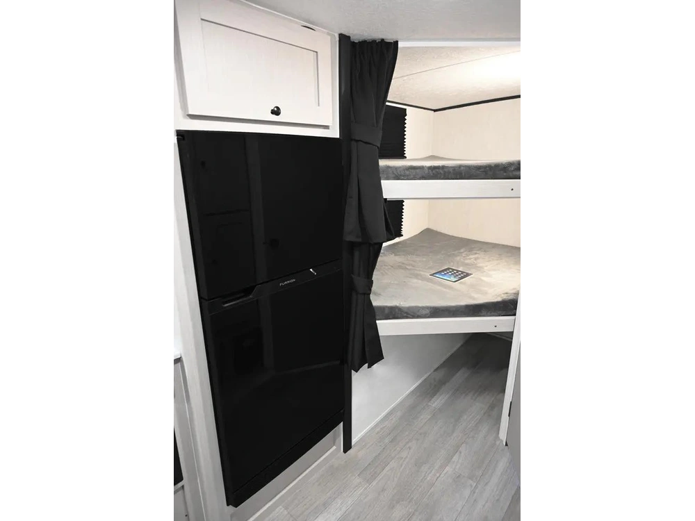 Coachmen Apex 208bhs 2026 alt