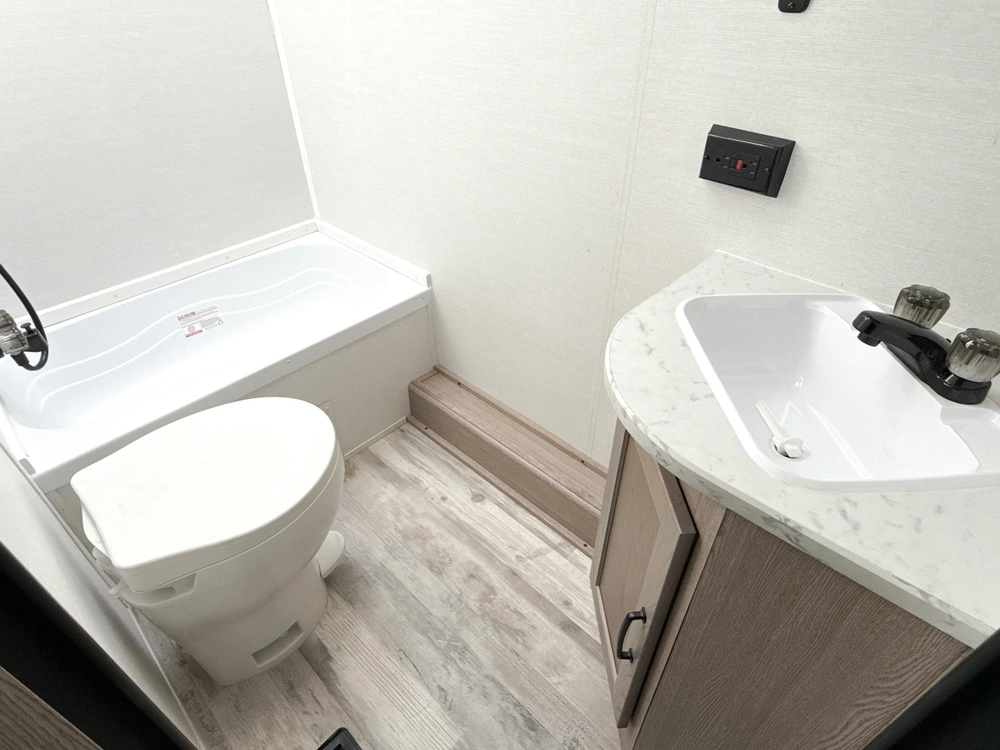 2025 Gulf Stream 26bhg Ameri-lite Travel Trailer alt