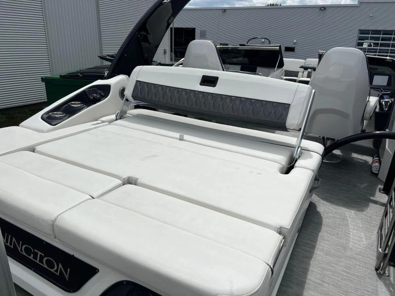 Bennington Marine Qx25 2022 alt