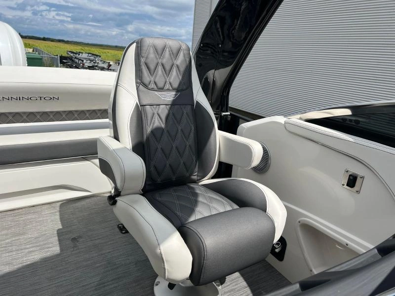 Bennington Marine Qx25 2022 alt