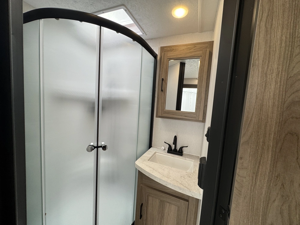 Coachmen Freedom Express Select 19se 2026 alt