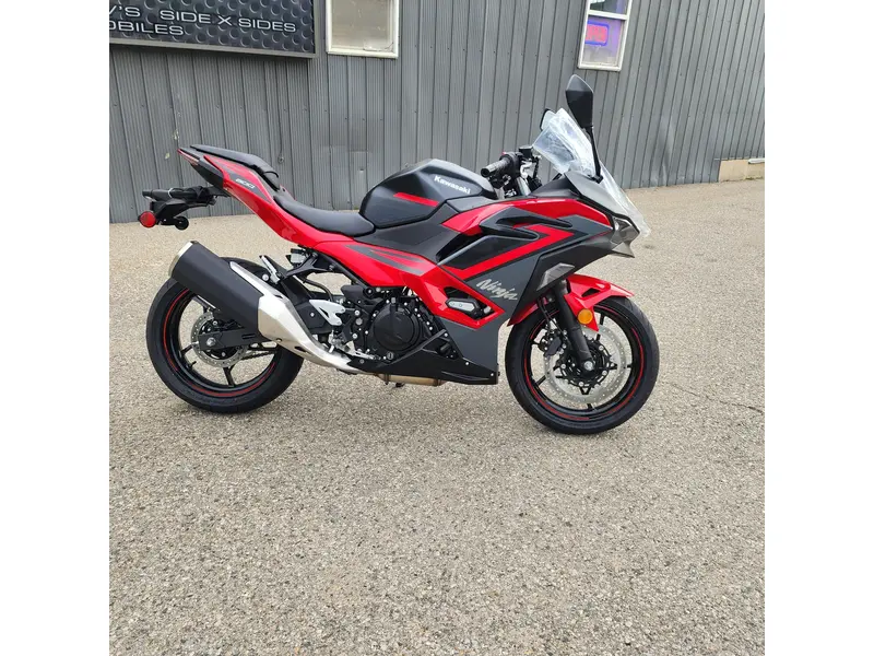 2025 Kawasaki Ninja 500 SE