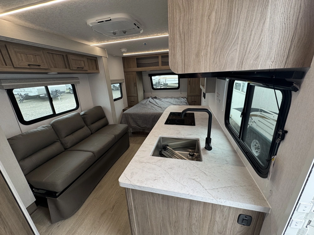 Coachmen Freedom Express Select 19se 2026 alt