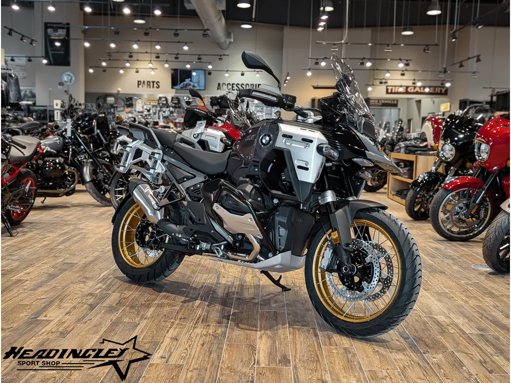 2025 BMW R 1300 GS Adventure // Triple Black 