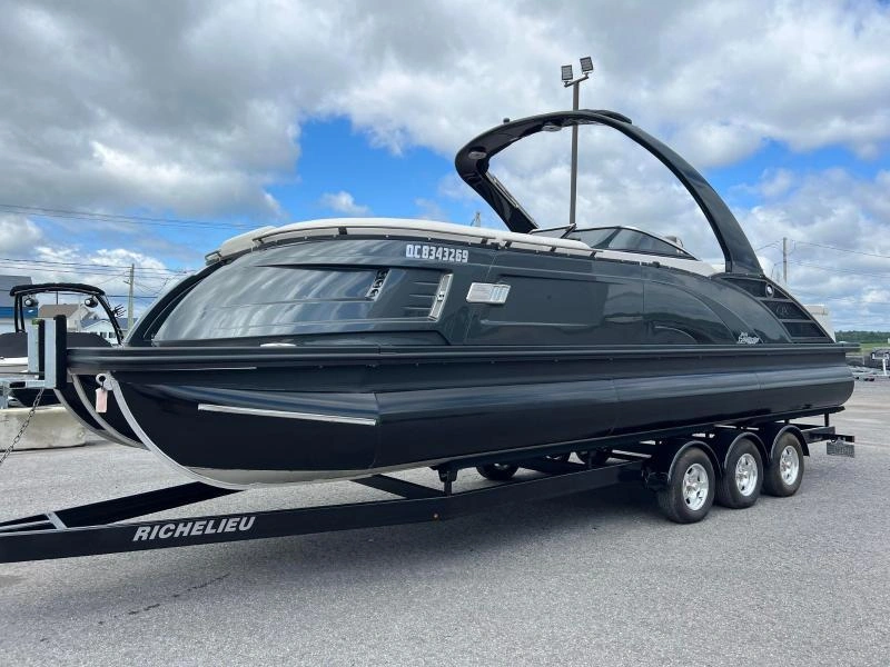 Bennington Marine Qx25 2022 alt